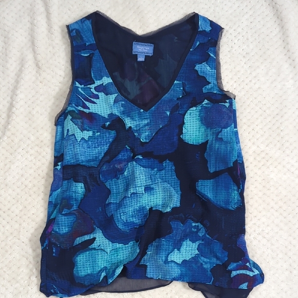 Simply Vera Vera Wang Tops - 3/$10❣️VERA WANG Blue Floral Sleeveless Top